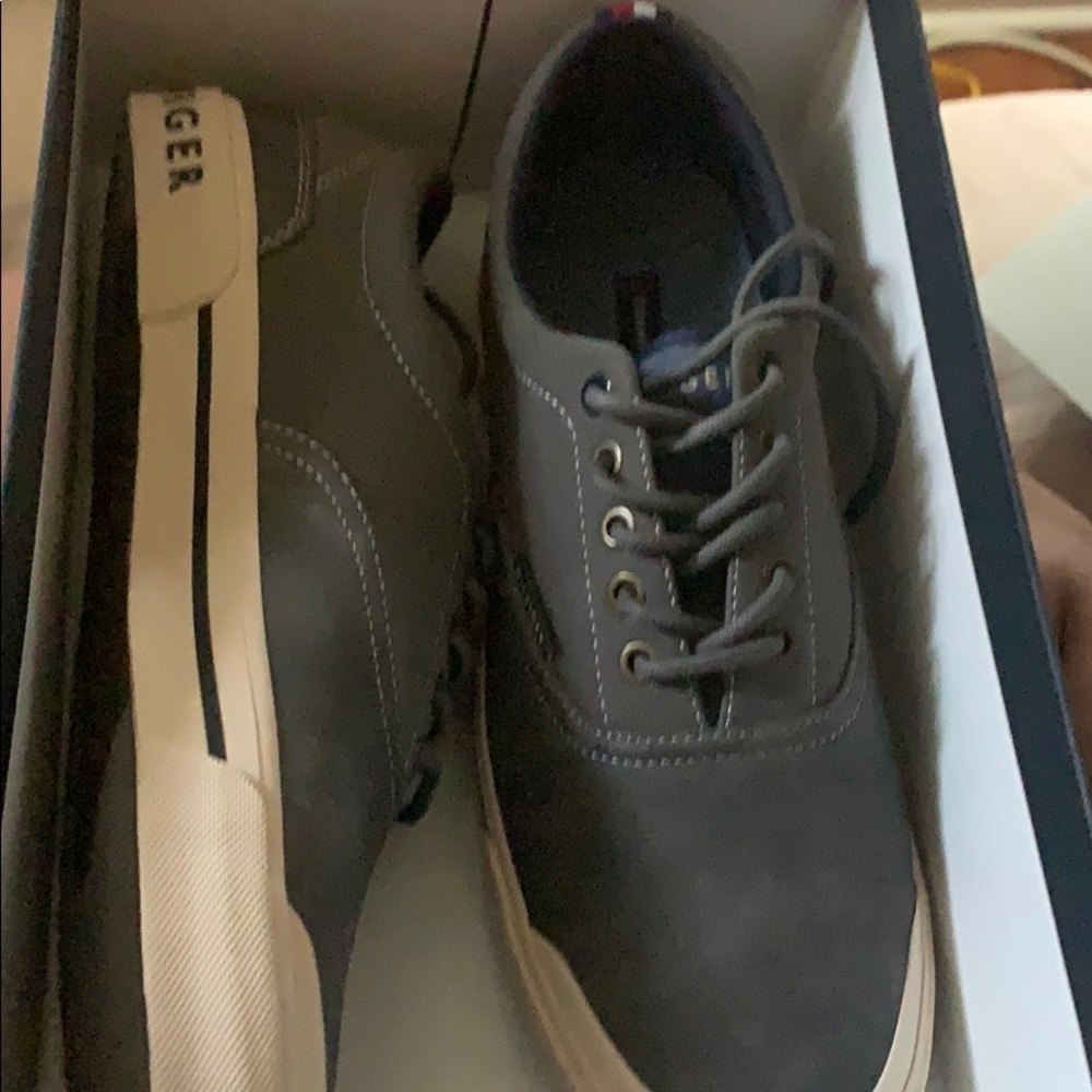 NWT Tommy Hilfiger Sneakers
